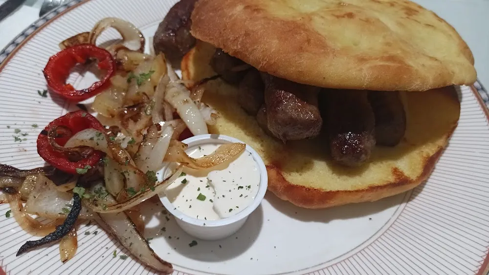 Cevapi - Bosnian Sausages w Lepinja Breaf